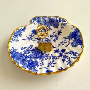 DECOUPAGED SCALLOP SEASHELL~perfect for your rings or earrings!Great unique gift